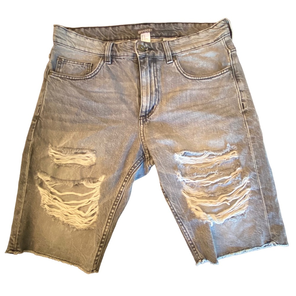 Divided by H & M men’s distressed ripped jean shorts size 30